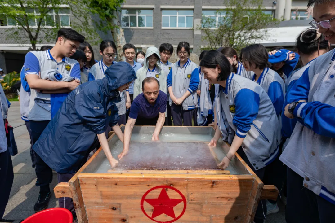 国宝国粹邂逅青春 文化薪火点亮校园 &mdash;&mdash;南京市宁海中学&ldquo;红星宣纸与中国画进校园&rdquo;主题活动圆满举行