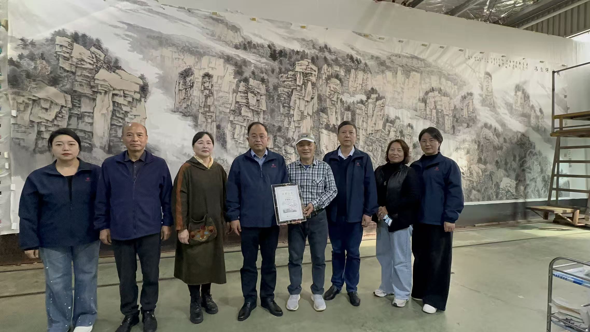 以纸为媒传乡韵&mdash;&mdash;湘籍画家慨捐巨作